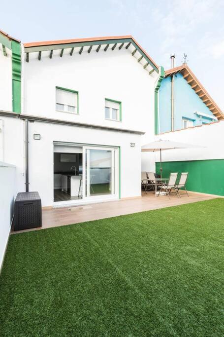 Chalet En La Cuidad- Con Jardin Y Barbacoa Gijón Exterior foto